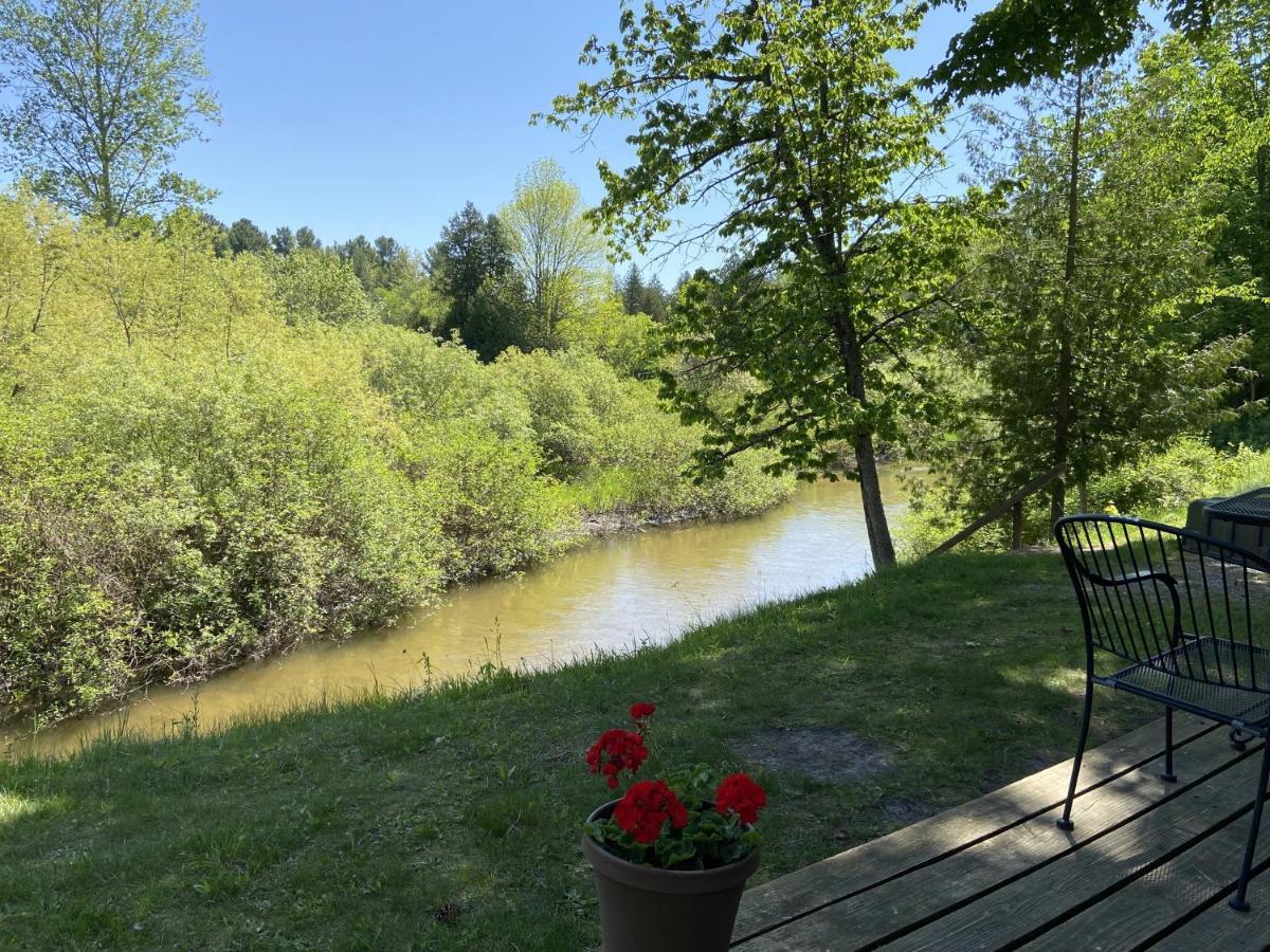 Betsie Riverside Resort Benzonia Exteriör bild