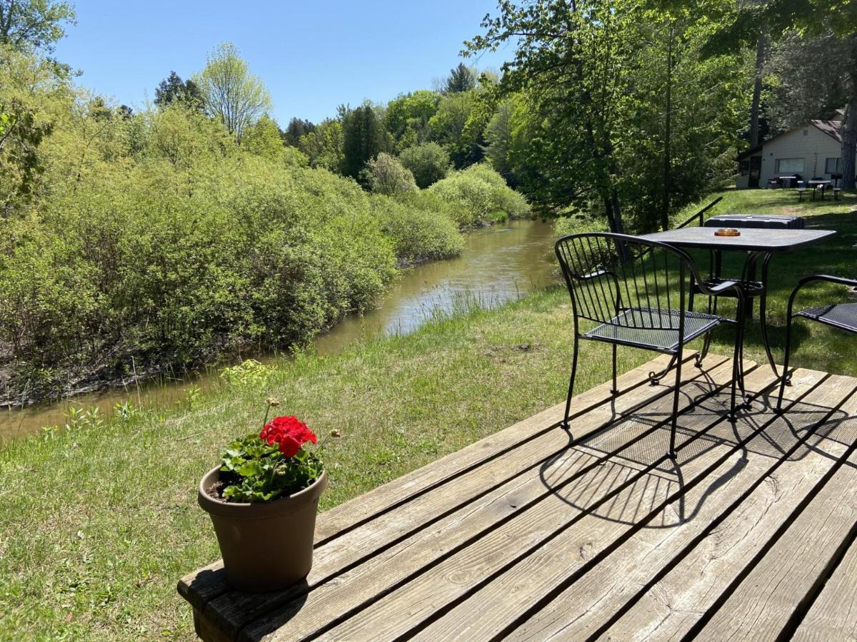 Betsie Riverside Resort Benzonia Exteriör bild