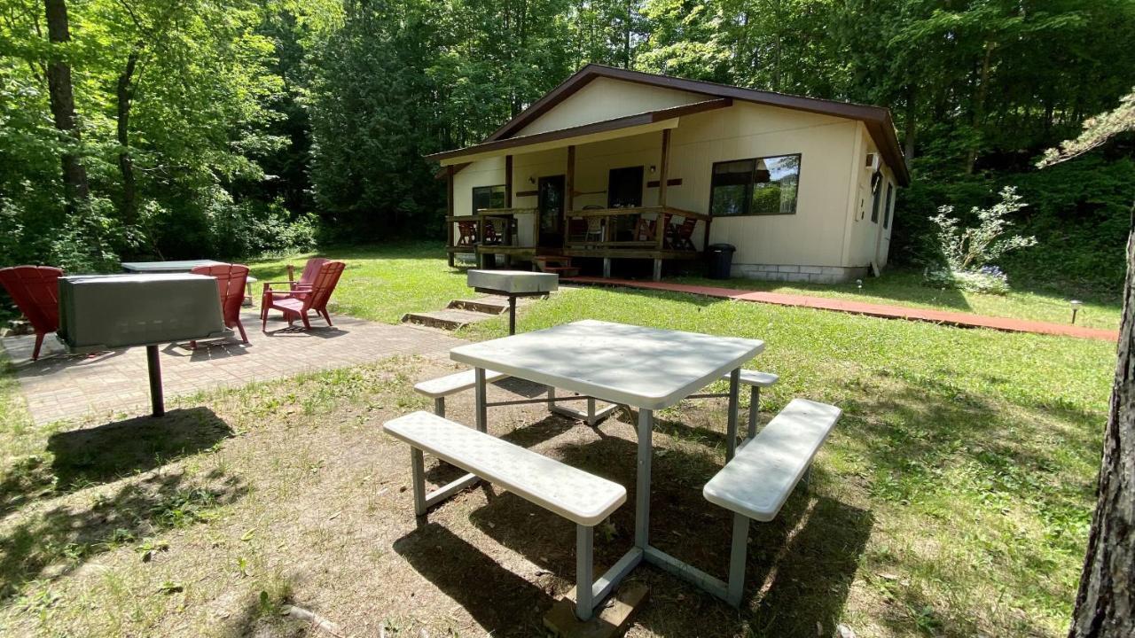Betsie Riverside Resort Benzonia Exteriör bild