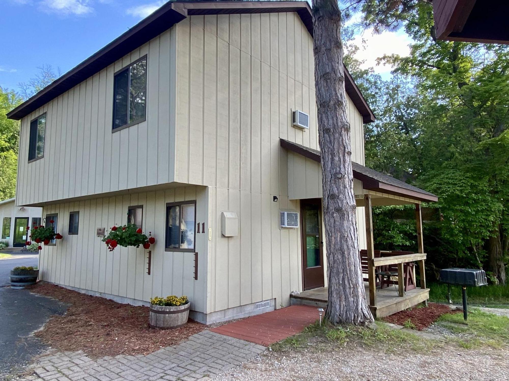 Betsie Riverside Resort Benzonia Exteriör bild
